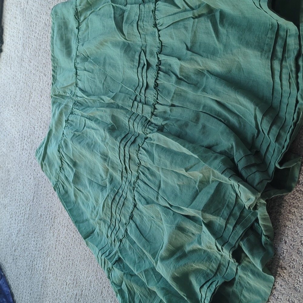 A green skirt